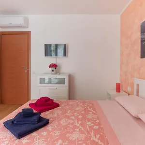 https://valery-house.hotelitalianriviera.com